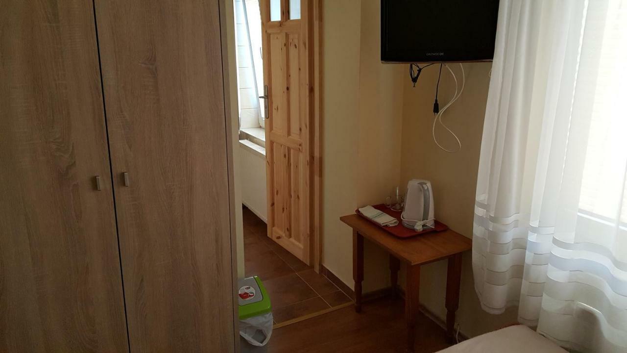 "U Izy" Pokoje Goscinne I Przyczepy Campingowe 梅尔诺 外观 照片